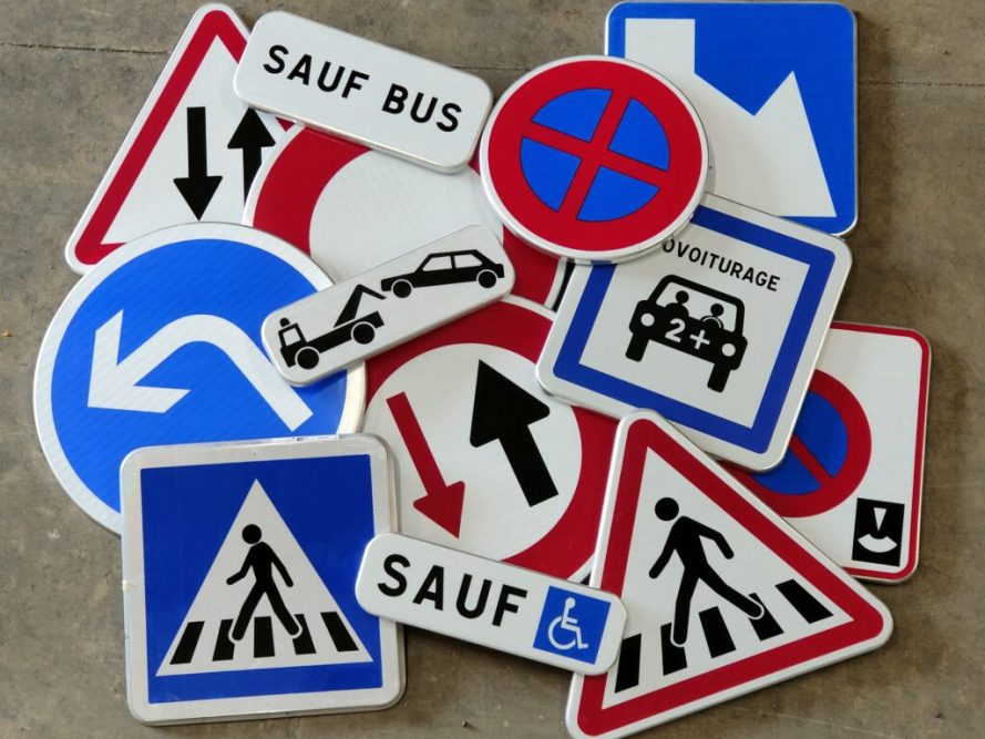 Panneaux codes de la routes